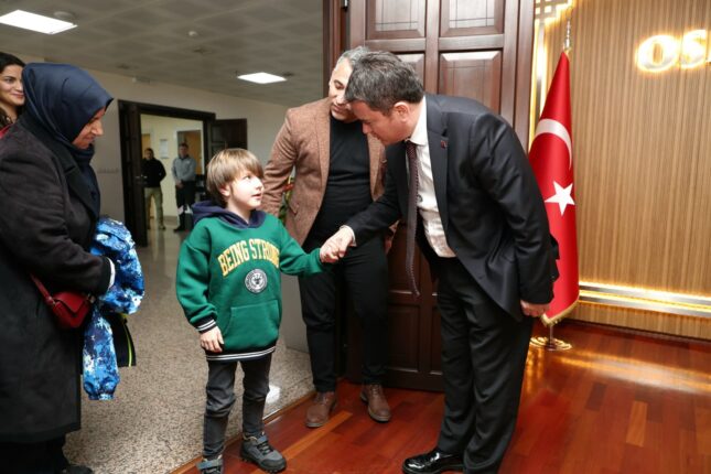 DMD Hastası Yağız Efe’ye Başkan Aydın’dan Destek