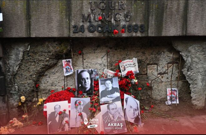 Zafer Partisi’nden Uğur Mumcu Anıtında Anma