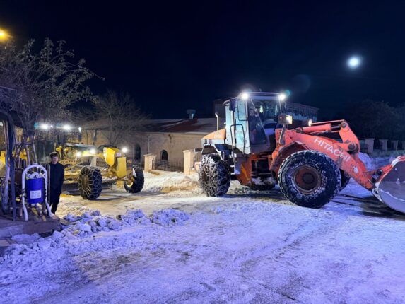 GERCÜŞ’TE KARLA MÜCADELEDE ÖRNEK DAYANIŞMA: DEVLET, BELEDİYE, SİYASET VE ESNAF TEK YÜREK