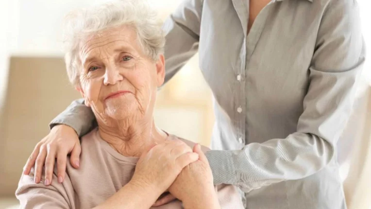 EVDE BAKIM YARDIMINDA YENİ DÖNEM: “HEYET RAPORU” ŞARTI YÜRÜRLÜĞE GİRDİ