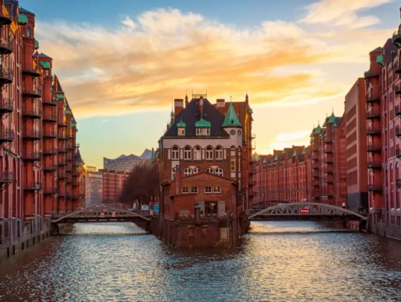 HAMBURG’DA ANLAMLI BULUŞMA: “DEĞERLİ CANLAR İLE MUHABBET” GÖNÜLLERE DOKUNDU