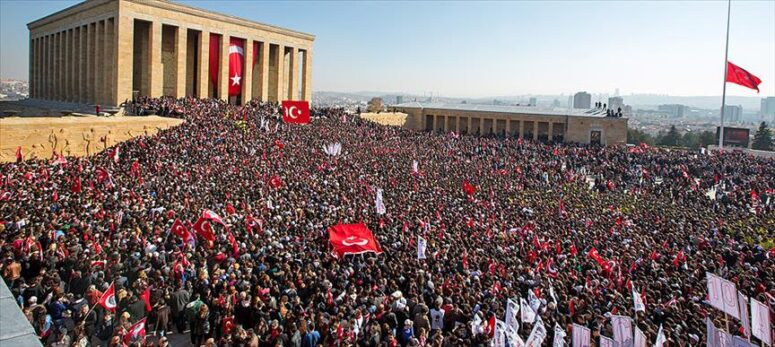 Anıtkabir Ziyaretçi Rekorları ve Sessiz Bir Müfredat Tasfiyesi