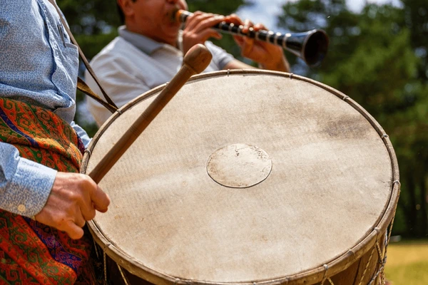 Davul Zurnadan Duvarlara