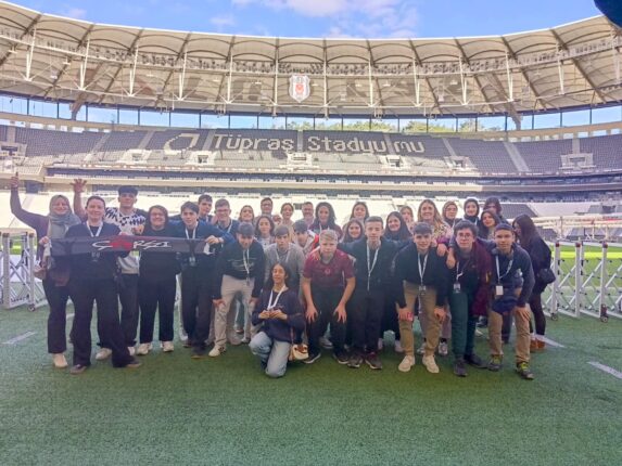 Gemlikli ve İspanyol Öğrenciler Beşiktaş Stadı’nda