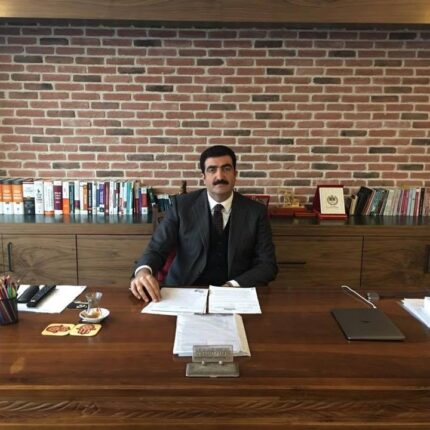 HUKUKTAN SİYASETE ADANMIŞ BİR ÖMÜR:  AV. RIFAT MAHMUT EKMEN’İN ONURLU YÜRÜYÜŞÜ