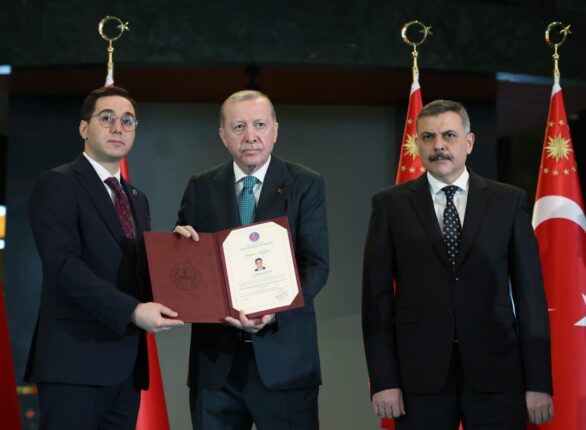 Gönüllere Dokunan Devlet Adamı: Muhammed Öztaş’a Cumhurbaşkanından “Üstün Hizmet Ödülü”