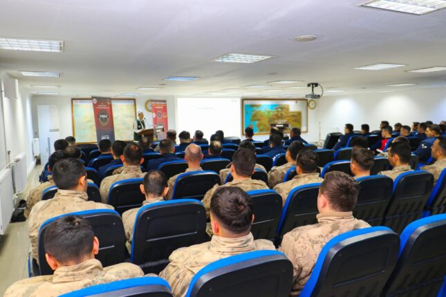 Jandarma Personeline Madde Bağımlılığıyla Mücadele Eğitimi