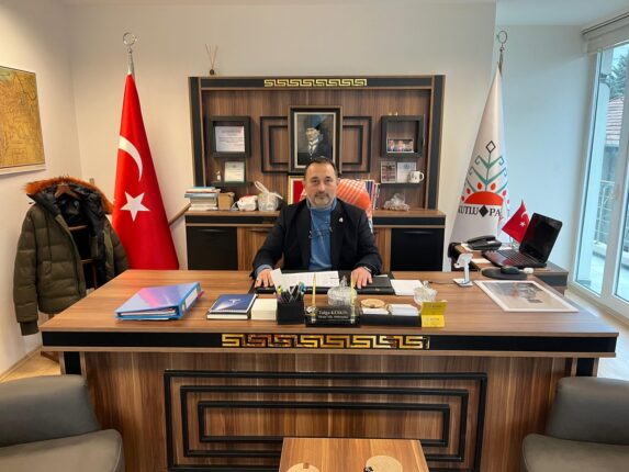 ADAM KAYIRMACILIĞI SİYASETİ ÇÖKÜYOR: KUTLU PARTİ DELEGE DÜZENİNE SAVAŞ AÇTI