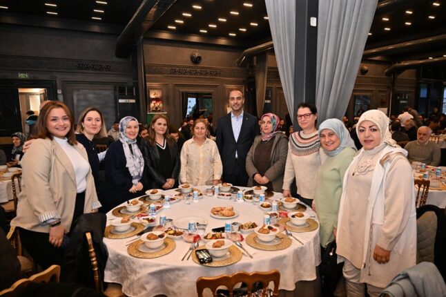 BAŞKAN VEKİLİ ERAY KARADENİZ, İFTAR YEMEĞİNDE PERSONEL İLE BİR ARAYA GELDİ