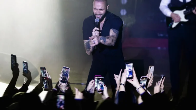 Berkay’dan Sahnedeyken Duygusal Veda