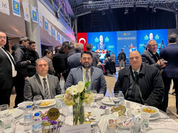 Bursa’da Siyasi İsimler Aynı Sofrada Buluştu