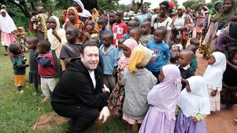 Özgür Aras’tan Afrika’ya Umut Taşıyan Yolculuk