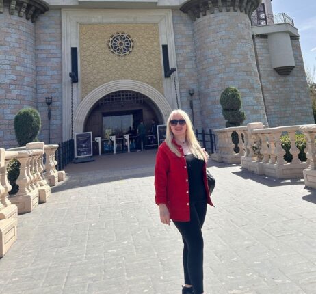 GENÇLERİN OYLARIYLA TÜRKİYE’DE YILIN İŞ KADINI:  SUUDİ ARABİSTAN FAHRİ BAŞKONSOLOSU NERİMAN YAVUZ ÖNCÜ