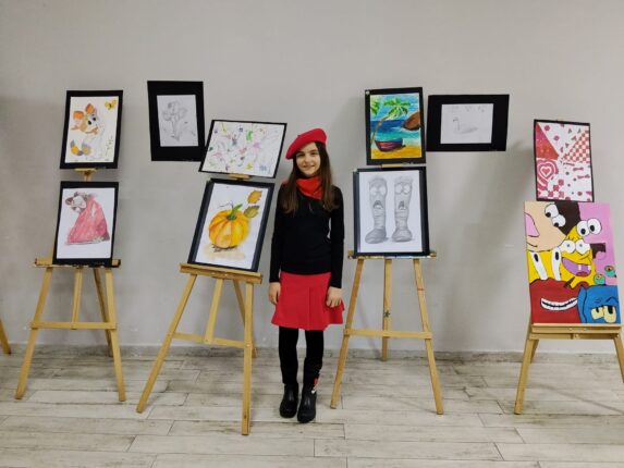 Genç Yetenek Nil Karagöl’den Sanat Dünyasına Etkileyici İlk Adım: İlk Kişisel Sergisini Açtı