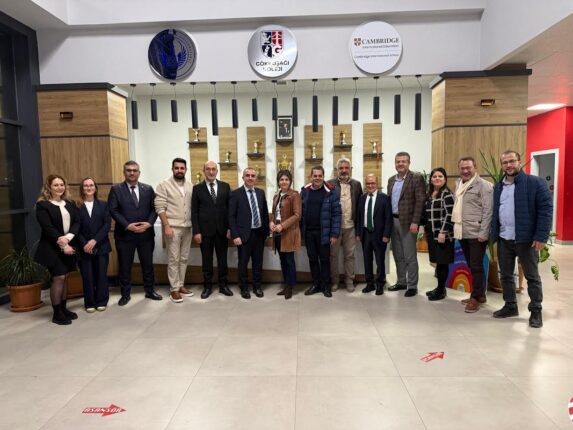 GENÇLERİN KARİYER ROTASI İÇİN İŞ BİRLİĞİ     GÖKKUŞAĞI KOLEJİ VE PERYÖN NİTELİKLİ İŞ GÜCÜ İÇİN EL ELE VERECEK