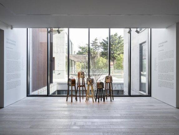 “Canavarların Vaatleri” Ezgi Hamzaçebi Küratörlüğünde Hara’da Ziyarete Açıldı