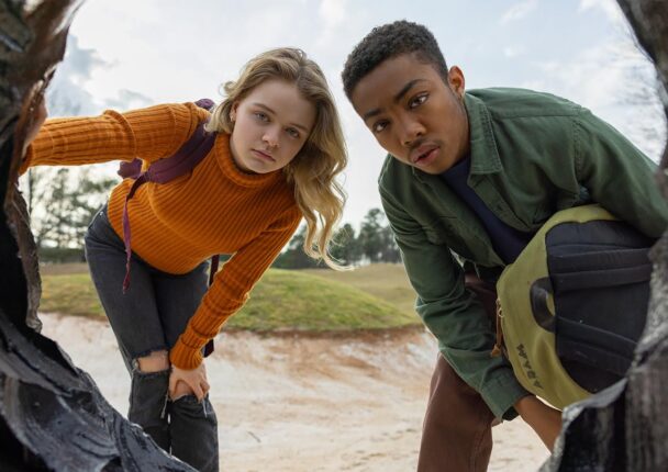 Uzaylılar ile İnsanlar Arasında  (Landscape With Invisible Hand)