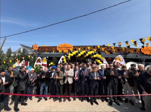 Bursalılar Üçüzler Künefe ile Eşsiz Lezzetle Buluştu