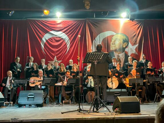 ÖZGÜRLÜĞÜN VE BAĞIMSIZLIĞIN SİMGESİ