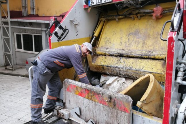 VAHŞET! YENİ DOĞMUŞ BEBEĞİ PLASTİK POŞETE KOYUP SOKAĞA ATTILAR