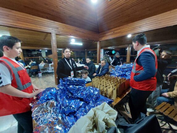 Gemlik’te Dayanışmanın En Güzel Örneklerinden Biri: 65 Aile Aynı Sofrada Buluştu