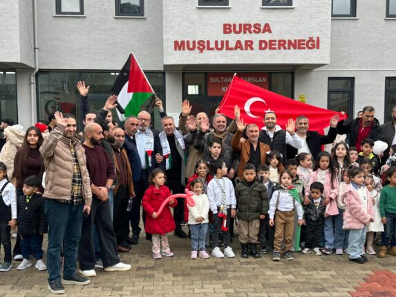 FİLİSTİNLİ AİLELER BURSA MUŞLULAR DERNEĞİNİN BAYRAM MİSAFİRİ OLDULAR.