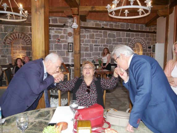 İDDİALARIN, İFTİRALARIN, CHP’LİLERİ KUŞATTIĞI ORTAMDA YARGININ SİYASETİ DİZAYN ETTİĞİ GÜNÜMÜZDE SUSMAK VE YOK SAYMAK HAKSIZLIK VE VEFASIZLIKTIR.