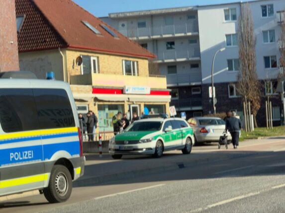 Hamburg Lurup’ta Berberlere Sıkı Denetim: Polis ve Gümrük Sahada
