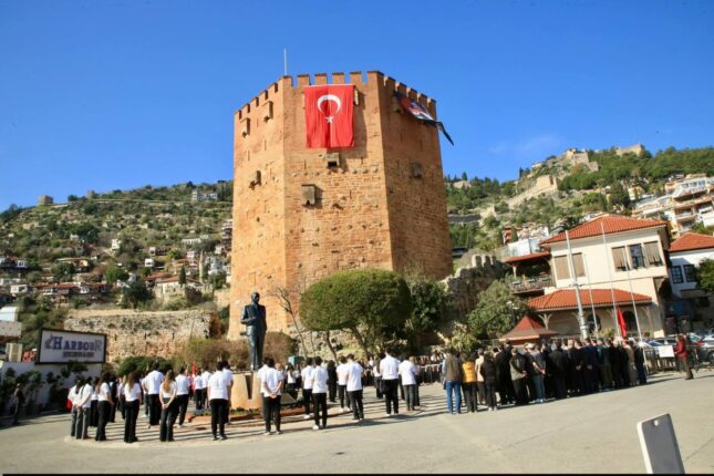 800 Yıllık Mirasın Gölgesi Kızılkule’de İstiklal Marşı Coşkusu Yaşandı!