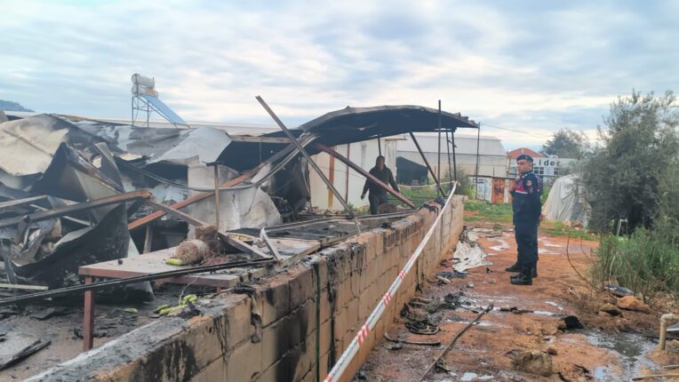 Antalya’da Prefabrik Evde Yangın Faciası: Aynı Aileden 6 Kişi Hayatını Kaybetti