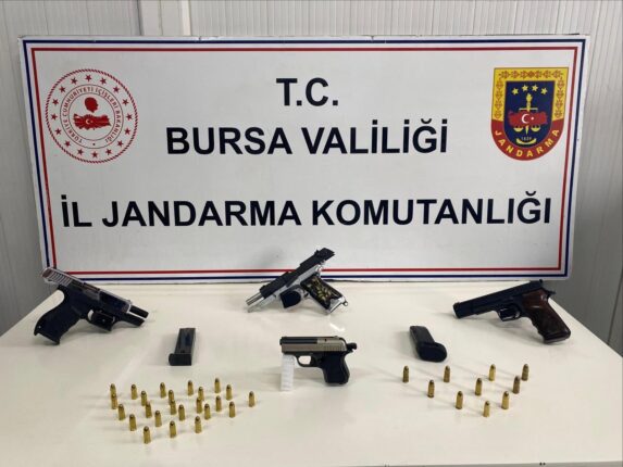 Bursa’nın İnegöl ilçesinde ruhsatsız silah operasyonu: 4 tabanca ele geçirildi