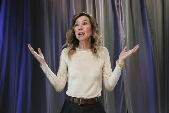 İNCİ TÜRKAY   TİYATRO OYUNU “LİSTE” İLE  İSTANBUL’DA PERDE AÇIYOR