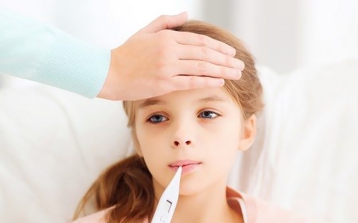 BİR ÇOCUĞUN ATEŞİ, BİR DOKTORUN MERHAMETİ: GERCÜŞ DEVLET HASTANESİ’NDE İNSANLIĞIN GÜZEL YÜZÜ