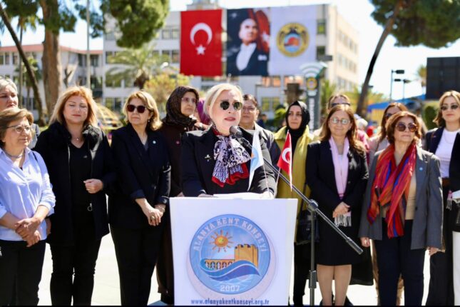ALANYA’DA 8 MART’TA KADINLAR GÜÇ BİRLİĞİ YAPTI