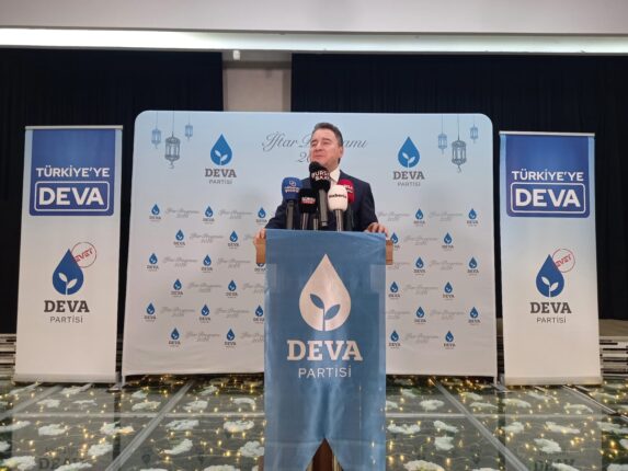 Babacan Bursa’dan Hükümete Yüklendi: “Amerika Uluslararası Hukuku Hiçe Sayıyor”