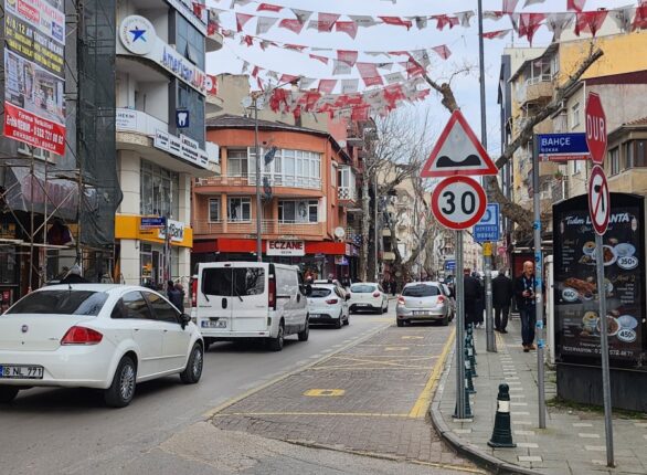 “Yanlış Otopark Uygulaması İlçeyi Kilitledi”