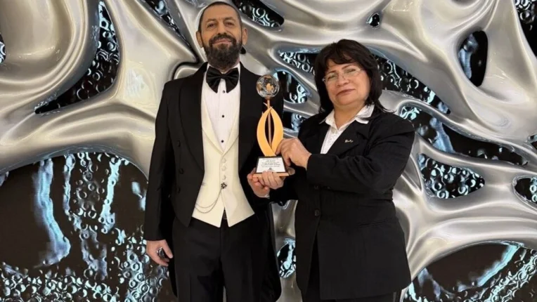 Yılın Barış İnsanı Ödülü Dünyaca Ünlü Yazar Akif Manaf’a Verildi