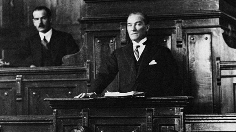 “Egemenlik Kayıtsız Şartsız Ulusundur”