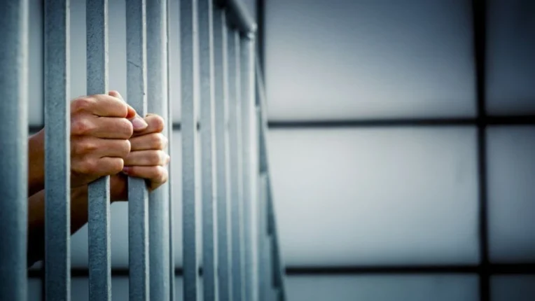 İnsanlık, kendi yarattığı düzenin içinde giderek daha fazla kırılganlaşıyor