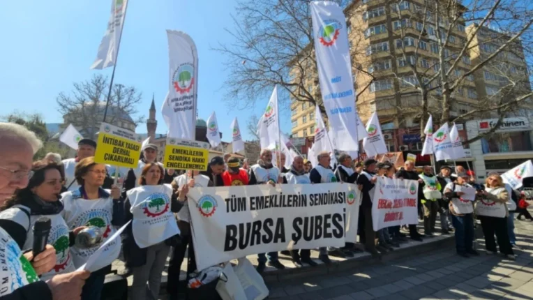 Bursa’da Emekliler Meydana İniyor