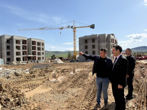 Gercüş’te Devletin Şefkatli Eli Sahada: Kaymakam UZUN TOKİ İnşaatını Yerinde İnceledi