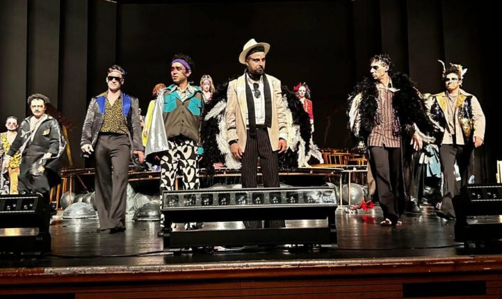 GÜLDÜRÜRKEN DÜŞÜNDÜREN BİR AYNA: KUŞKONDU MÜZİKALİ