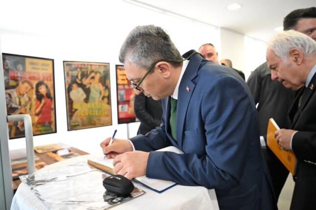 YEŞİLÇAM FİLM AFİŞLERİ SERGİSİ ANTALYA’DA AÇILDI