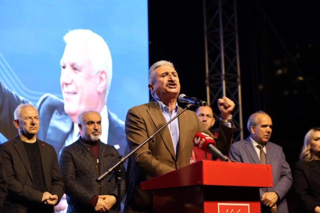 YAĞMUR ALTINDA YÜKSELEN SES: BURSA’DA DEMOKRASİ GÜNÜ