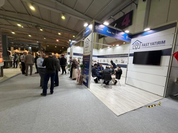 Bursa’da Gayrimenkul Fuarında Yeni Model Gündem Oldu: “FAST” Sistemi Yoğun İlgi Gördü
