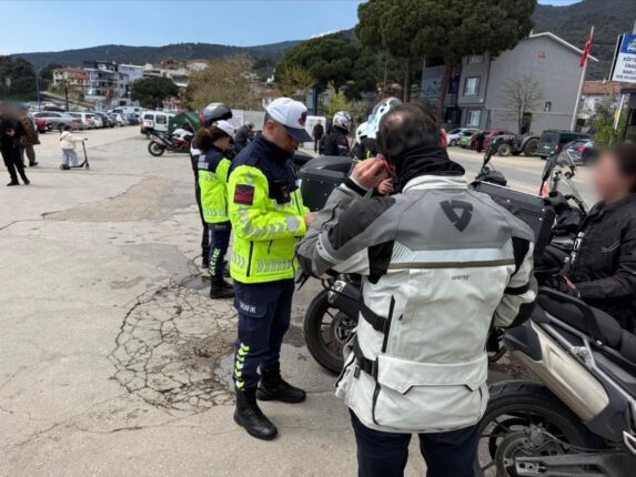 Bursa’da Trafik Jandarmasından Motosiklet Denetimi: Güvenlik Uygulamaları Aralıksız Sürüyor
