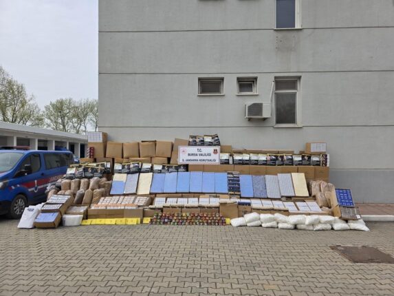 Bursa Jandarma Komutanlığı Kaçakçılık Operasyonunda Büyük Miktarda Kaçak Ürün Ele Geçirdi