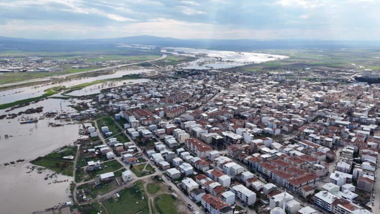 Karacabey Sular Altında! Siyasiler Sefada!