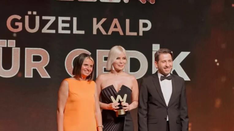 Ömür Gedik Göz Doldurdu