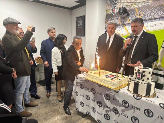 Hamburg’da Siyah-Beyaz Coşku: Kuzey Almanya Beşiktaşlılar Derneği Resmen Açıldı